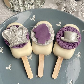 Queen's Jubilee Personalised Trio Of Cakesicles, 2 of 12