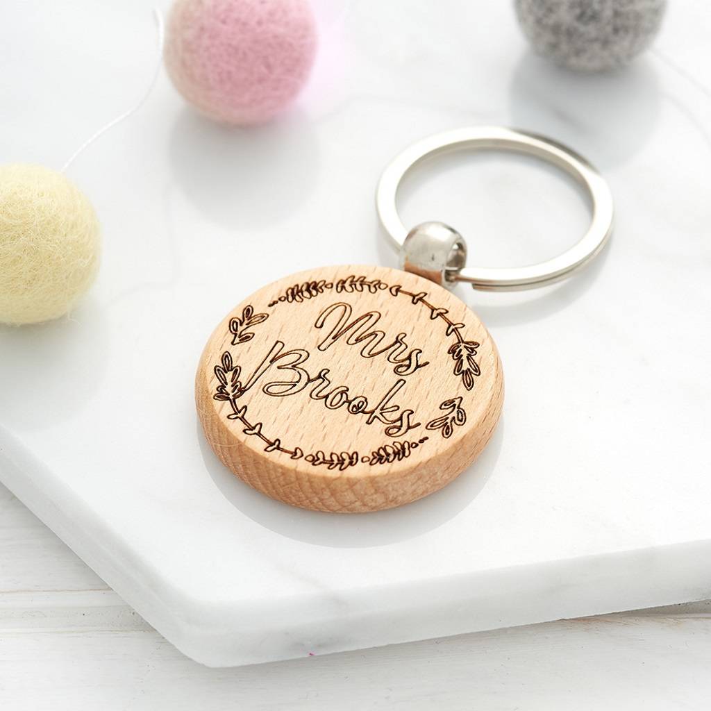 Image of Personalised Wooden Wreath Mrs Keyring