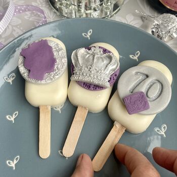 Queen's Jubilee Personalised Trio Of Cakesicles, 7 of 12