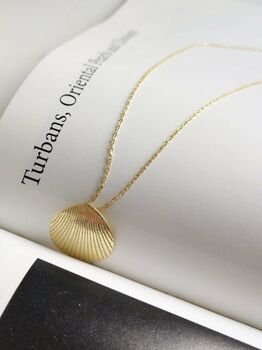 Dainty 18 K Gold Shell Ocean Clam Necklace, 4 of 8