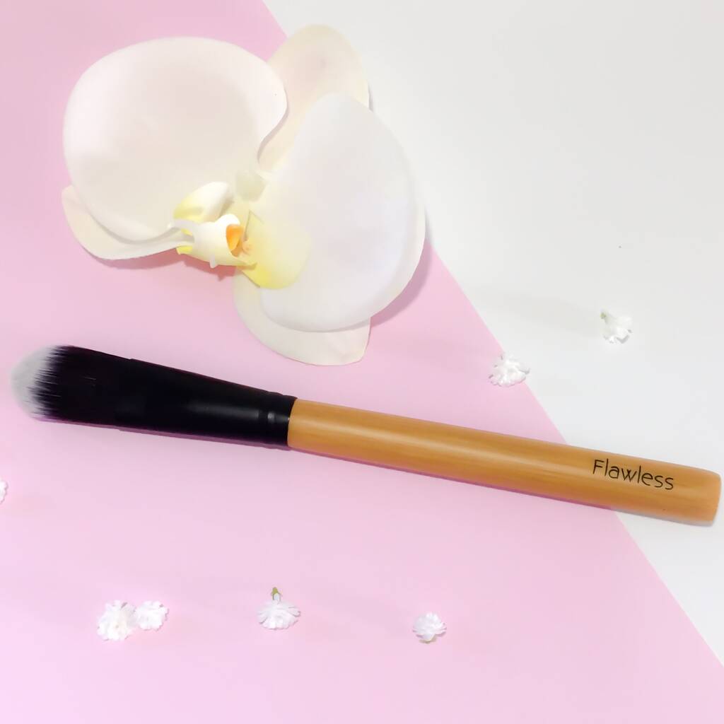 Flawless Classic Foundation Brush By Flawless