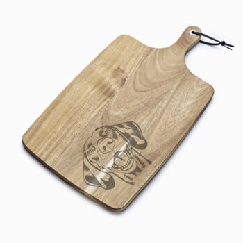 Personalised Hungarian Vizsla Engraved Acacia Serving Board, 2 of 2