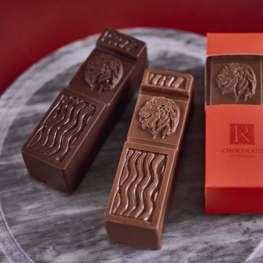 Классы шоколада. Шоколад премиум класса. Шоколад Лондон. Сувенирный шоколад Лондон. Шоколад Кыргызстан.