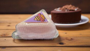 Chocolate Cheesecake Floss Cake, 2 of 8