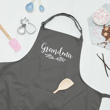 Personalised Mum Laurel Wreath Apron, 2 of 6