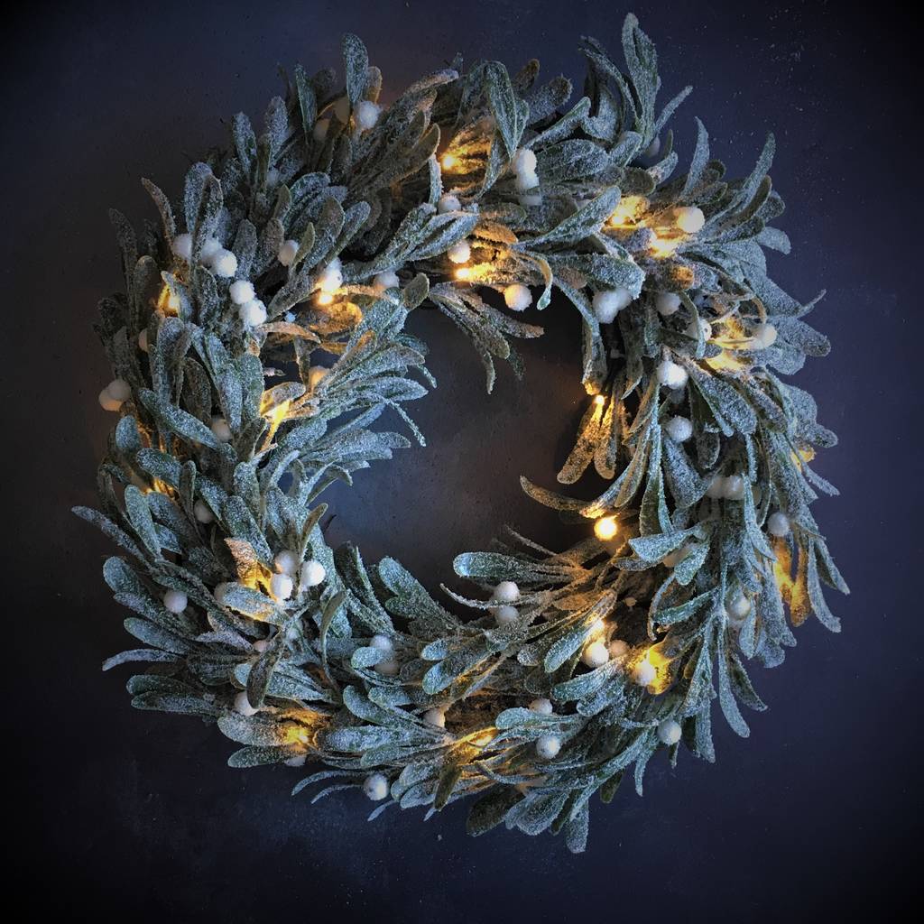 Light Up Mistletoe Wreath. 