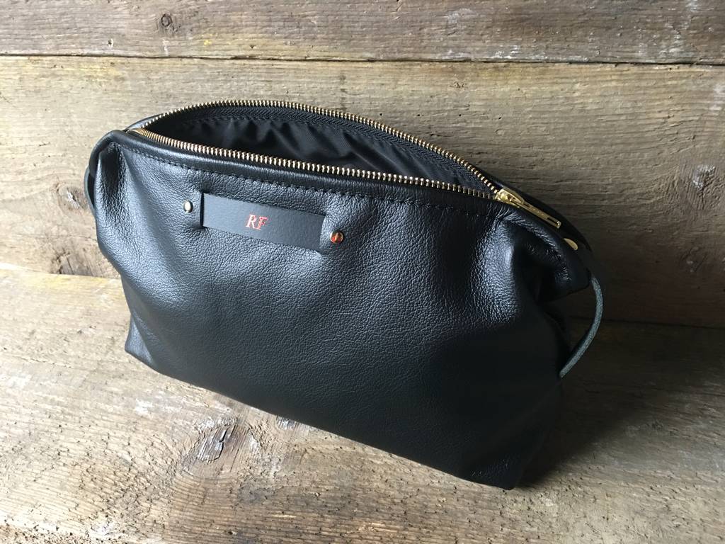 dopp leather bag