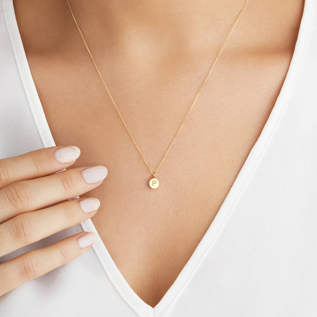 Small gold chain with on sale pendant