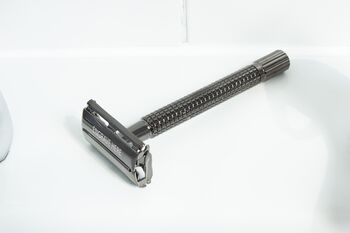 Personalised Traditional Twist Safety Razor, 3 of 6