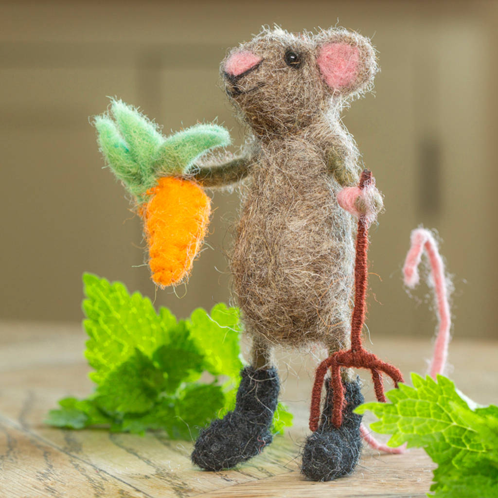 Gardener Mouse, 1 of 12