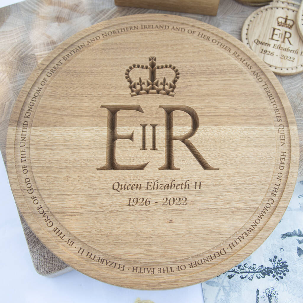 Queen Elizabeth I I Commemorative Oak Platter Board, 1 of 2