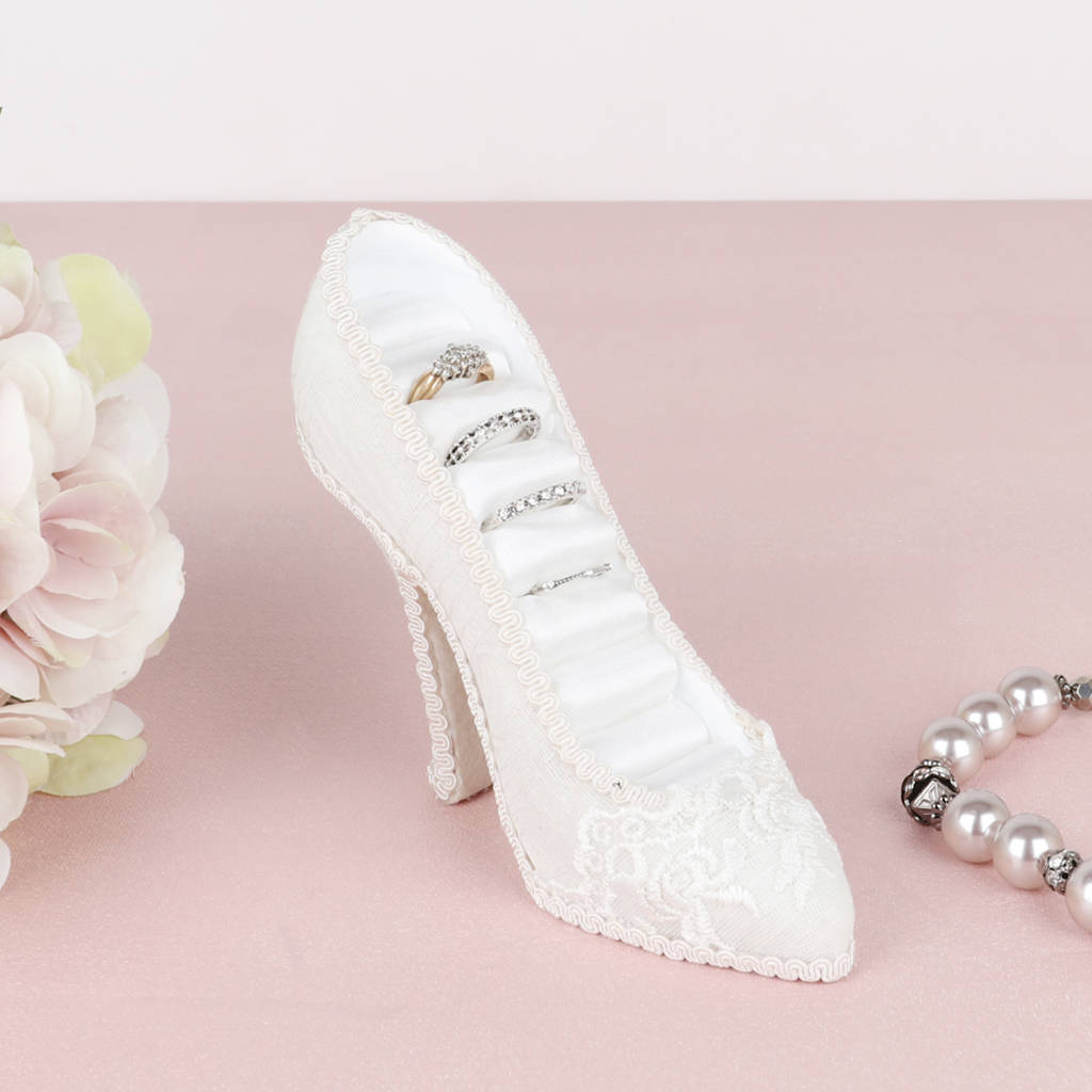 Bridal Lace Shoe Ring Holder By Dibor