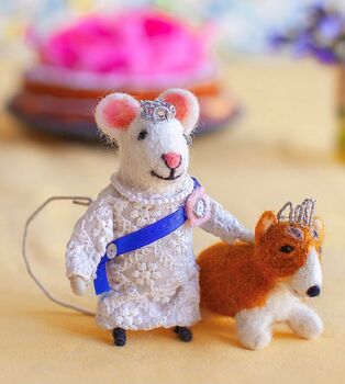 Jubilee Queen Mouse With Princess Corgi, 2 of 5