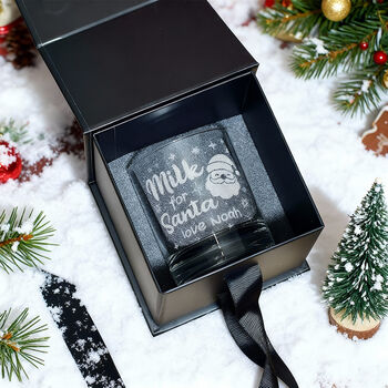 Personalised Mistletoe Christmas Eve Santa Plate, 2 of 3