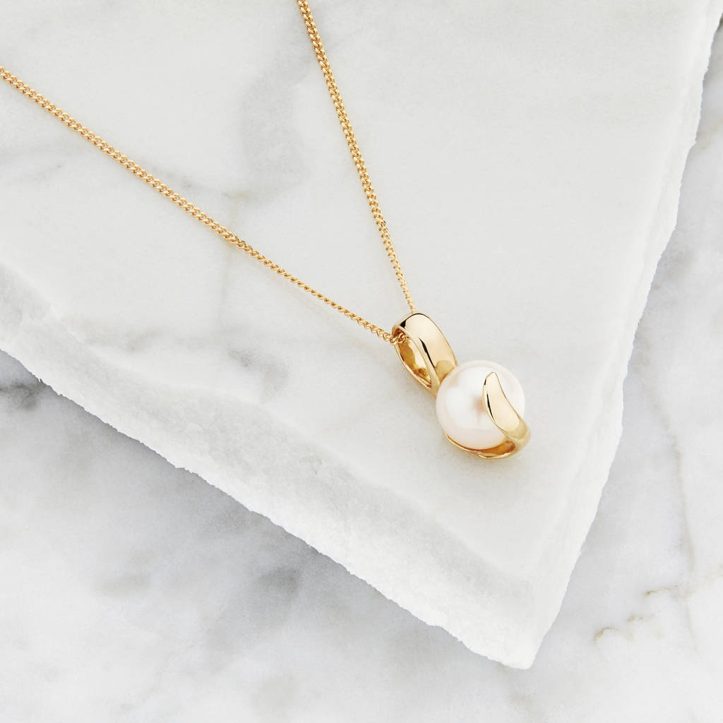 Solitary Pearl Necklace | Pretty Pearl Necklace For Her | CaratLane