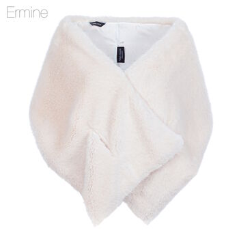 Pocket Stole For Bridal And Eveningwear In Fake Fur, 8 of 9