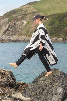 The Fluff Poncho Storm Black, 3 of 5