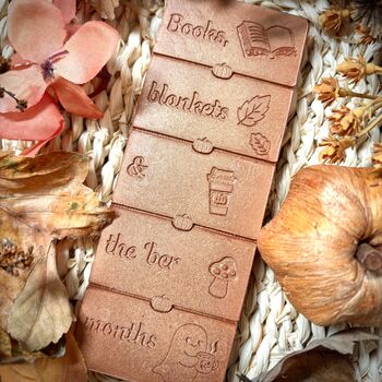 Autumn Gift | Autumn Book Wax Melt Bar | Cinnamon Bun | 'The Ber Months', 4 of 4