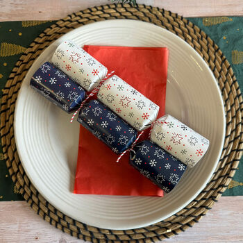 Who Am I? Christmas Crackers Set Of Six Family Fun Game, 3 of 7