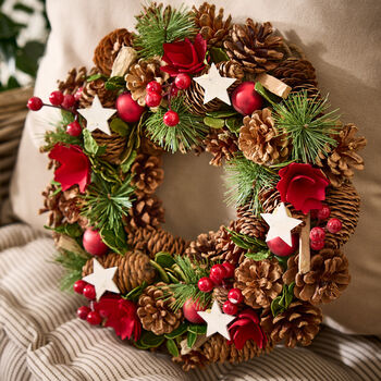 Stars And Roses Indoor Christmas Wreath, 3 of 5