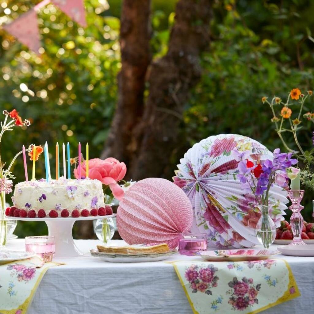 truly-posh-garden-party-decorations-pack-by-bunting-barrow