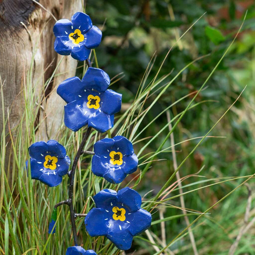 forget-me-not-recycled-metal-garden-sculpture-by-chi-africa