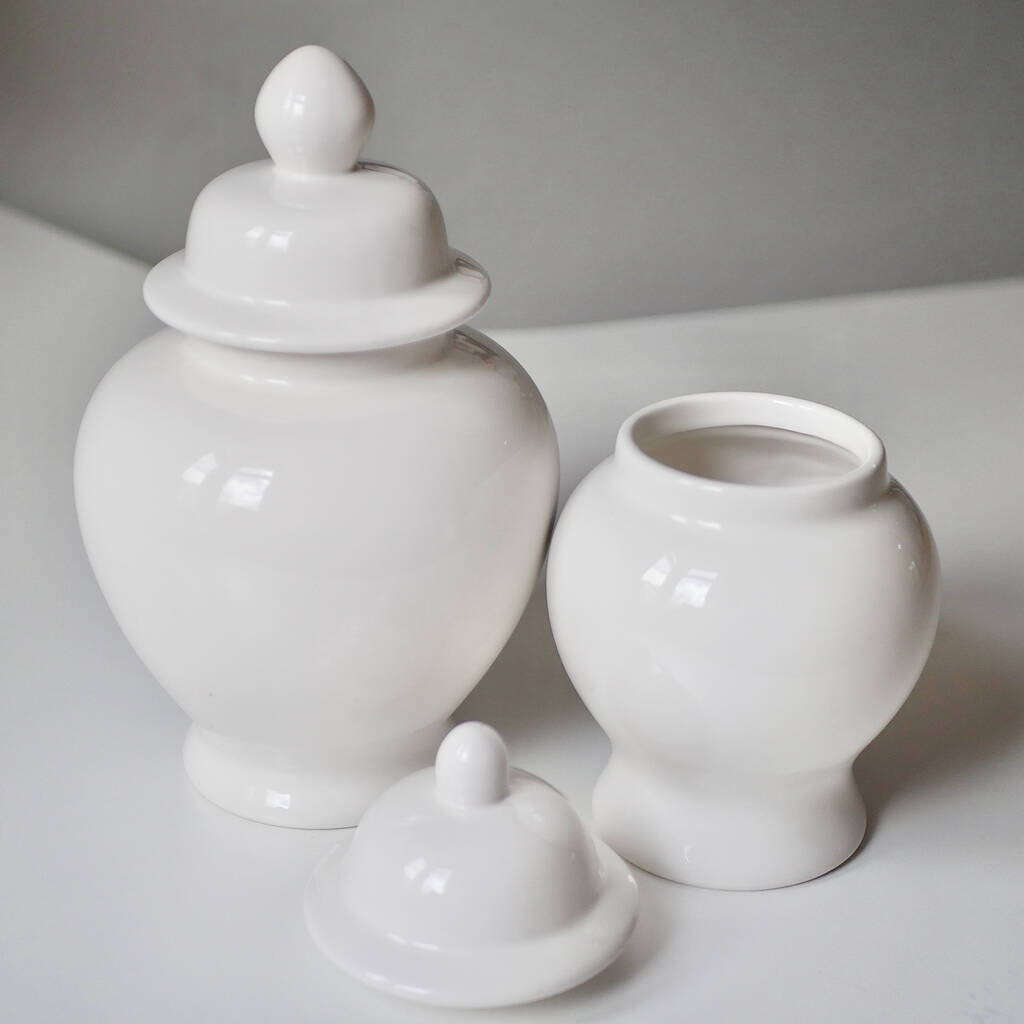 White Ceramic Ginger Jars By Dress For Dinner Tablescapes