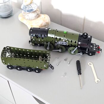 Make Your Own Flying Scotsman Metal Train Construction Set, 2 of 8