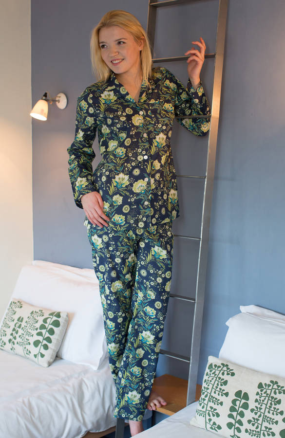 Pyjama Set In French Fleurs Navy Print For Women By Caro London