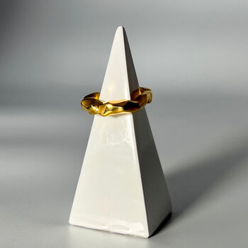 The Crinkle Ring, 3 of 7