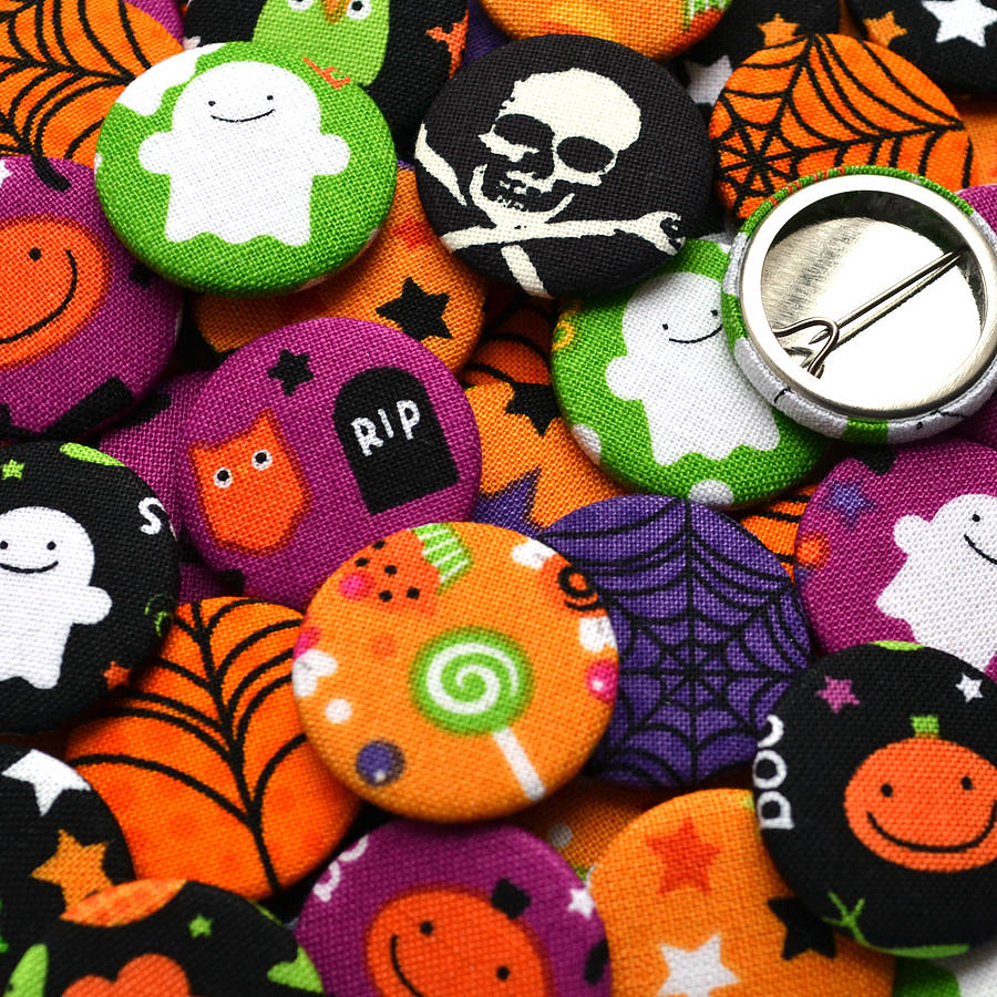 ''Halloween'' Badges, 1 of 4