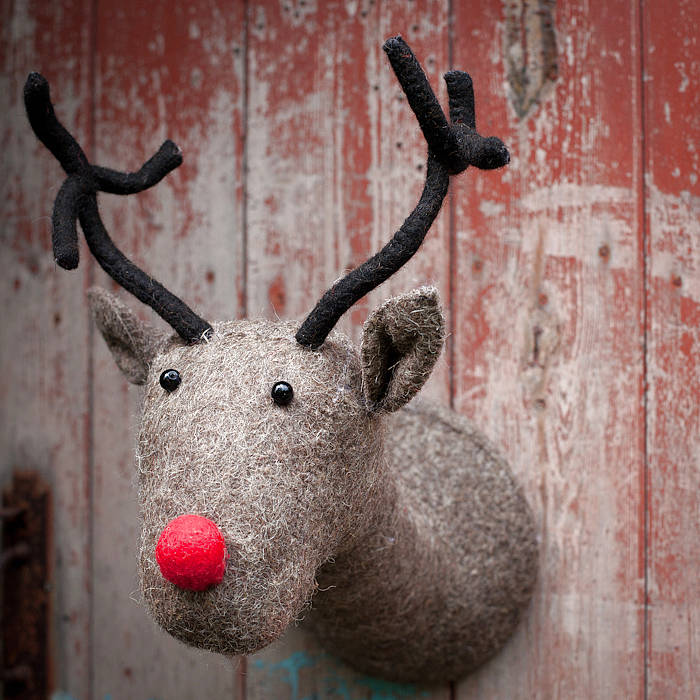 Featured image of post Felt Reindeer Head - These adorable reindeer portraits are such a delight for children to make.