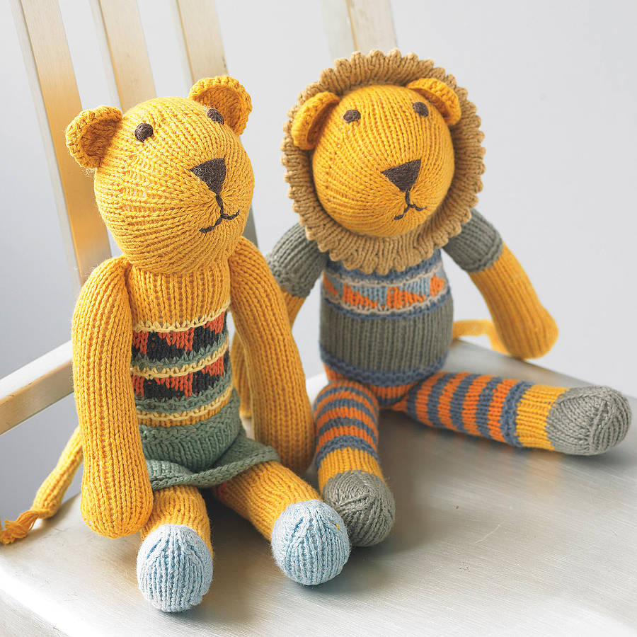 hand knitted lion soft toy by chunkichilli