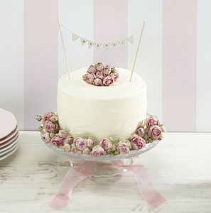 Vintage Ivory Mr Mrs Wedding Cake Bunting Vintage Ivory Mr Mrs Wedding Cake Bunting