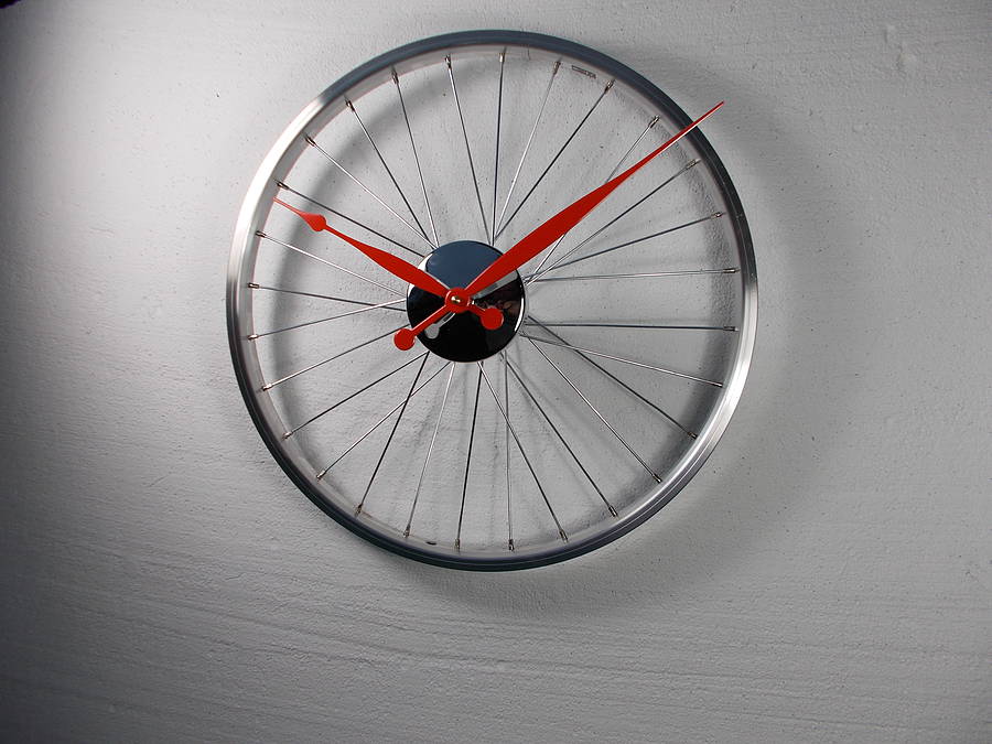 Часовые колеса. Часы настенные "колесо". Часы из велосипедного колеса. Часы колесо в детскую. Часы в виде колеса на велоцепи.