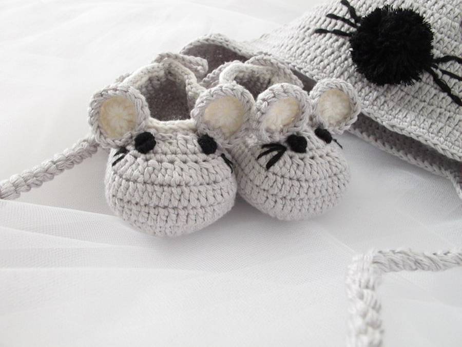 hand crochet baby mouse shoes by attic 