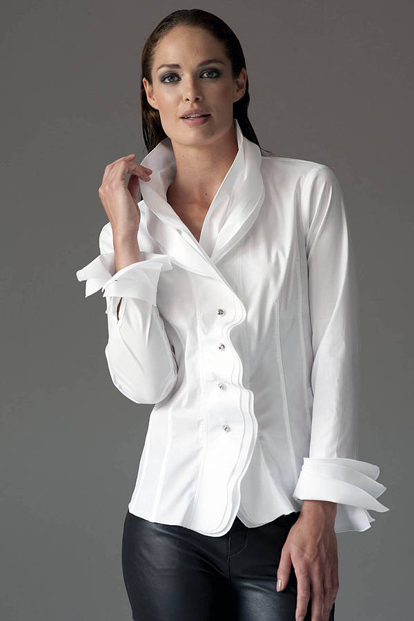 Модели белых рубашек