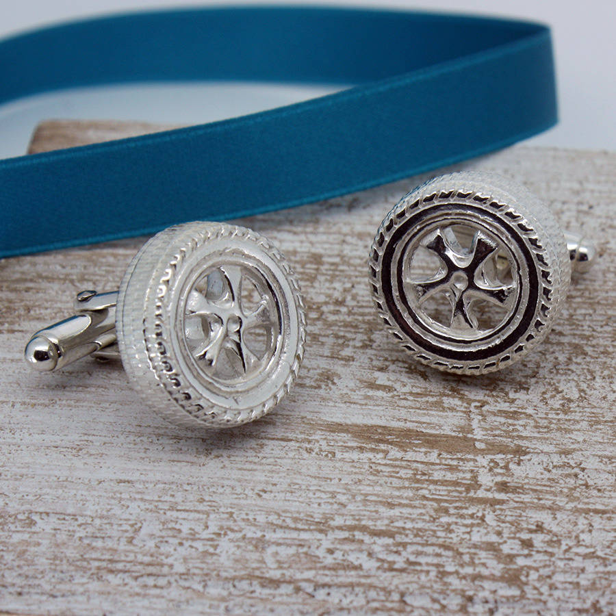 Image of Classic Car Wheel Cufflinks In Silver, Silver
