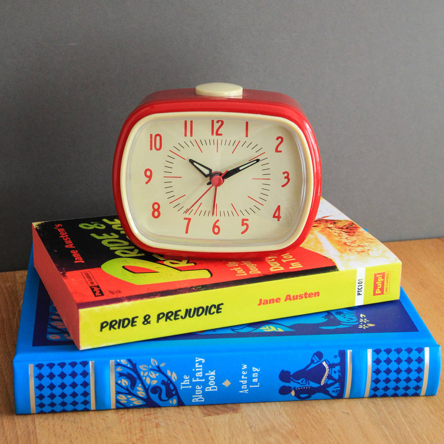retro bakelite style alarm clock by berylune