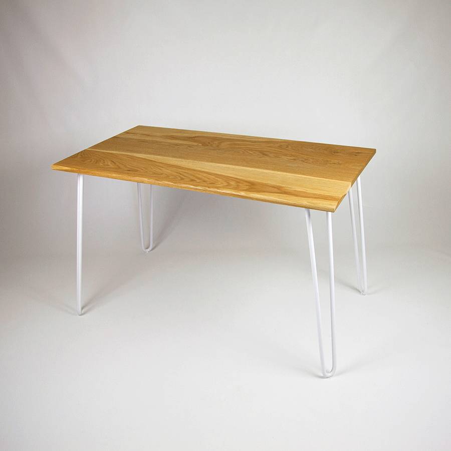 Table with deals pin legs