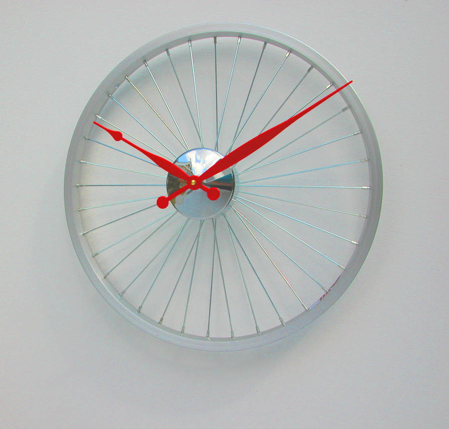 Часовые колеса. Часы из велосипедного колеса. Часы из велоколеса. Часы настенные "колесо". Часы велосипед настенные.