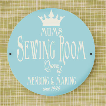'Queen Of Everything' Personalised Metal Sign For Mum, 4 of 5