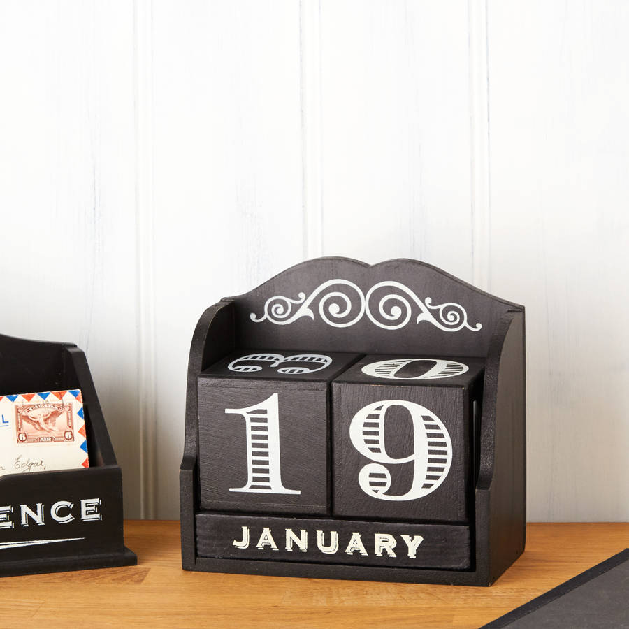 Black Wooden Desk Calendar