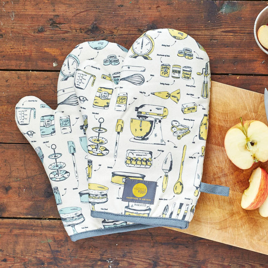 baking delight oven mitt by victoria eggs