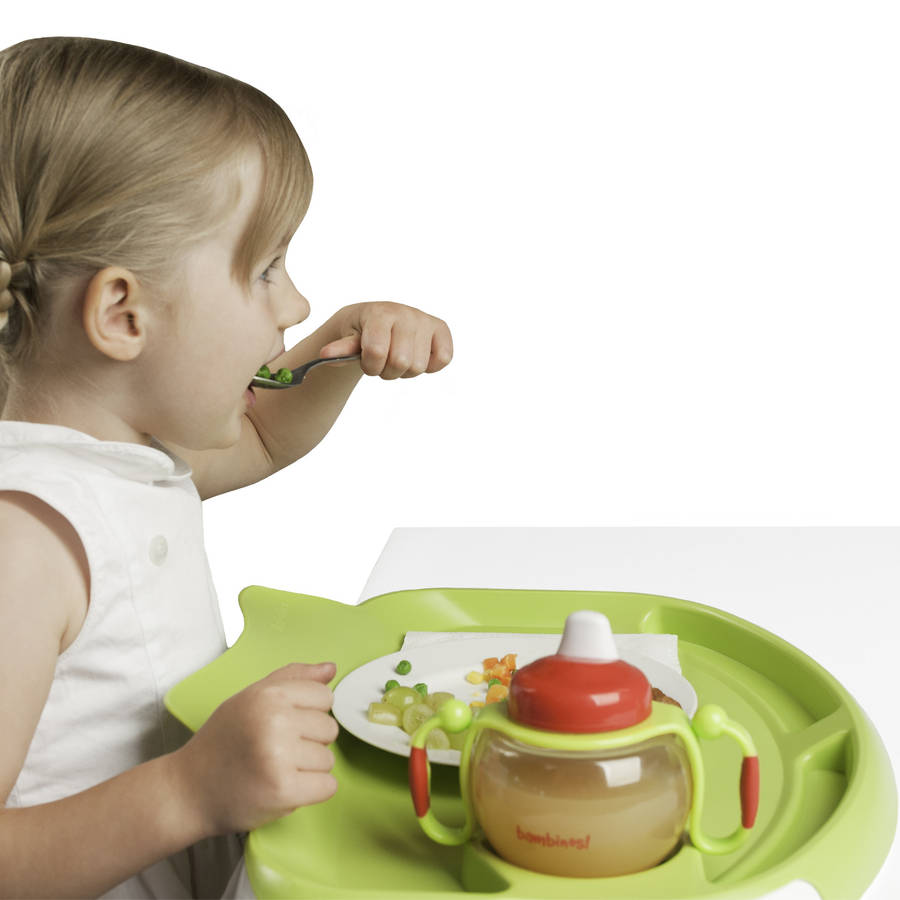 Tidy the table. Kid tidy table. child eating table. tidy table.